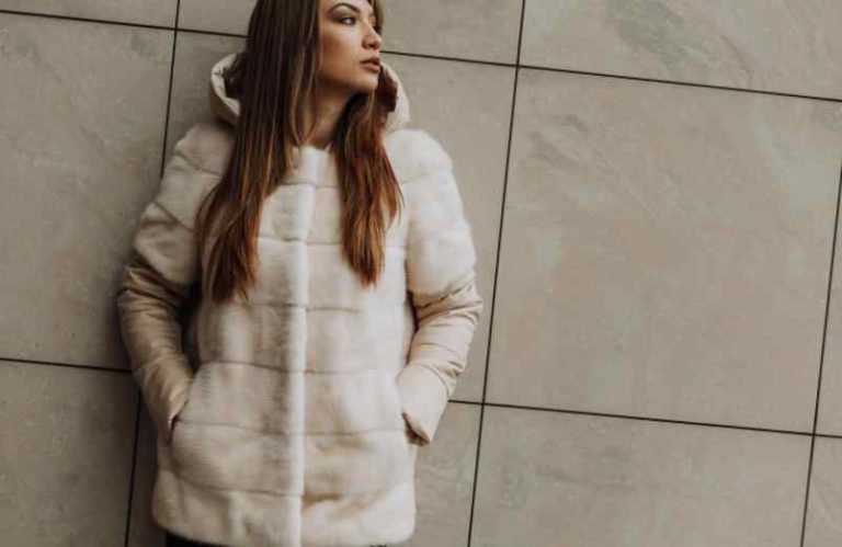 Quel manteau mettre avec une robe longue ? - Chez Requia