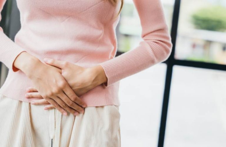 Pourquoi ai-je des pertes blanches tous les jours ? Comprendre les