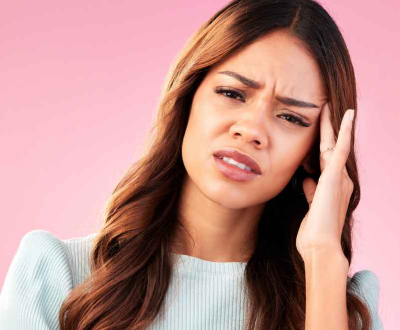 Mal au côté droit de la tête : causes possibles et que faire ?-Chez Requia