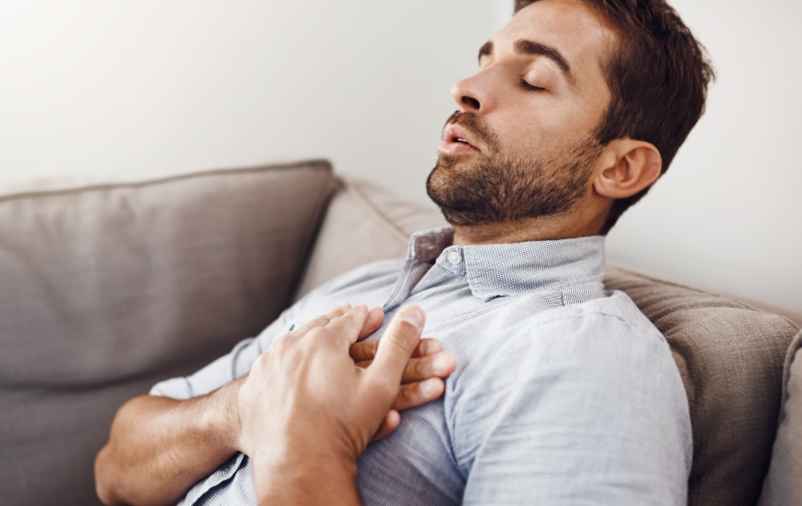 Palpitations cardiaques au repos : causes possibles et solutions-Chez Requia