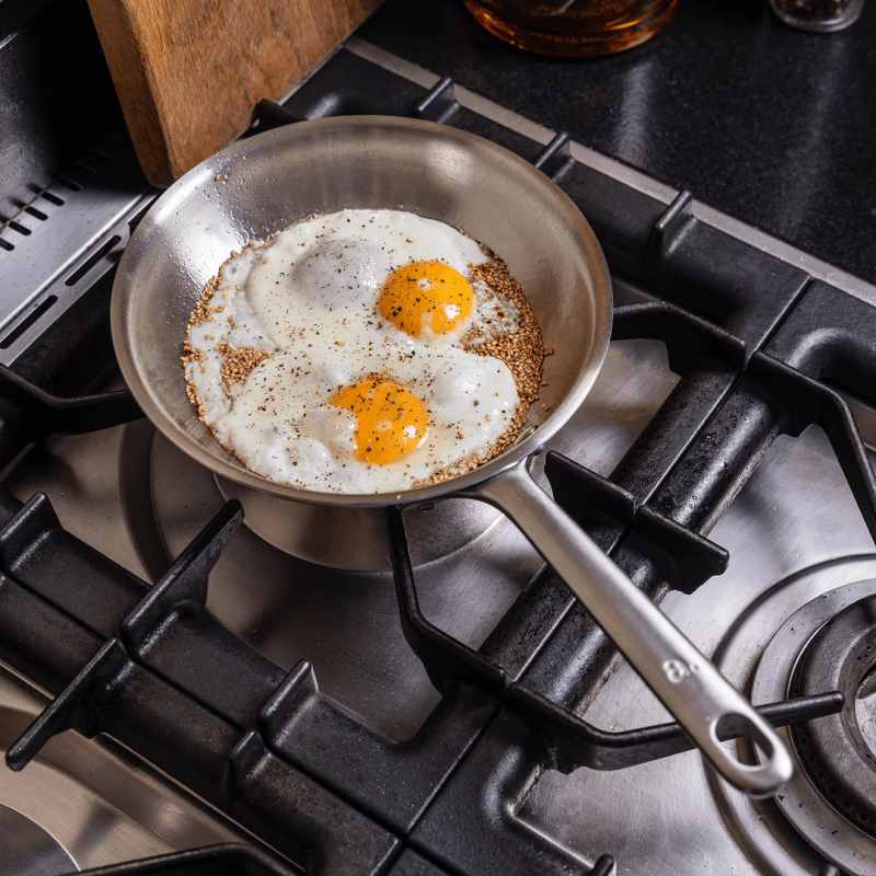 Est-ce que les poêles en inox sont bonnes pour la santé ? Chez Requia