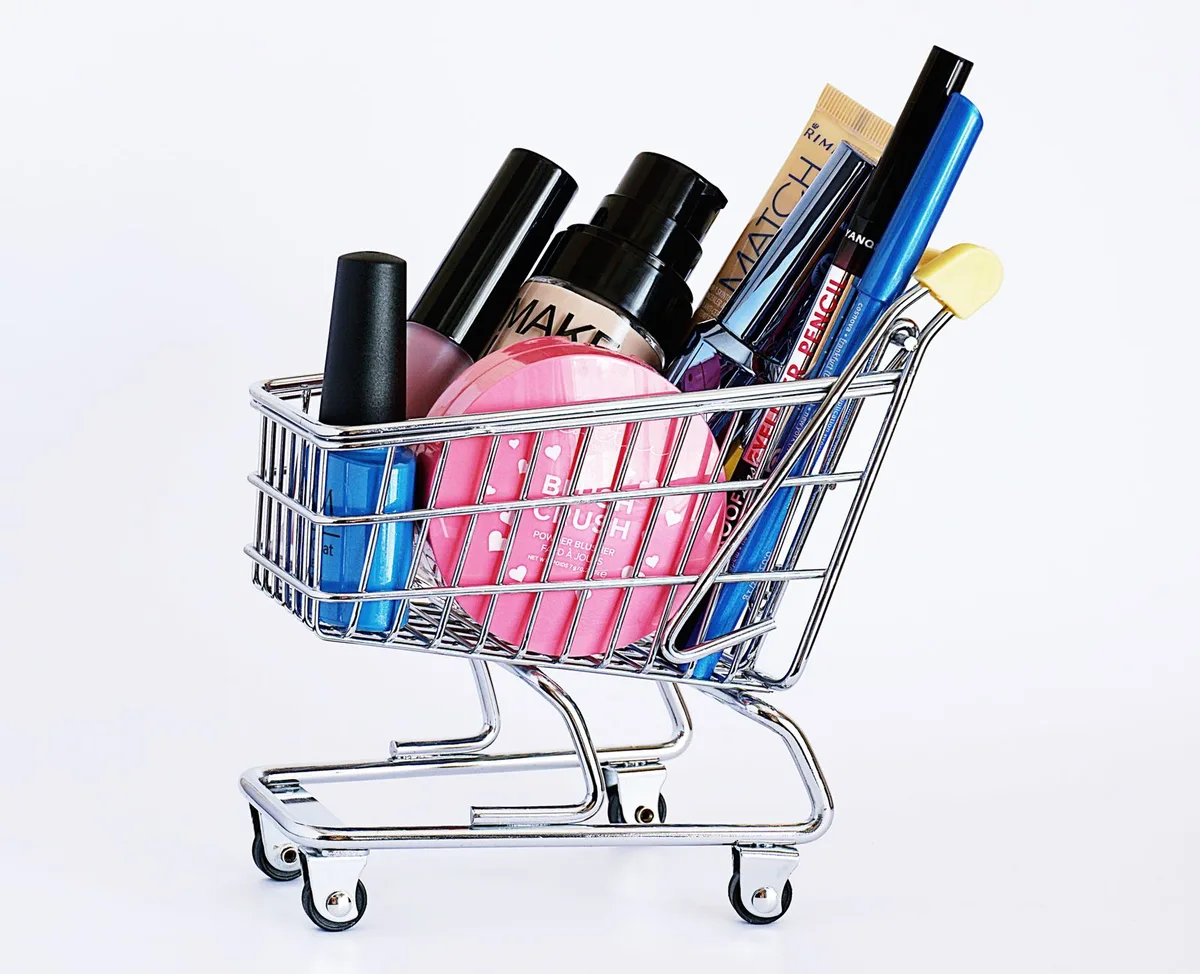 Sélection de produits beauté en formats miniatures et voyage