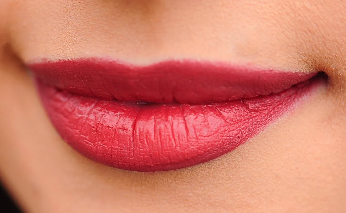 Roue chromatique montrant les couleurs complémentaires pour maquillage des yeux
