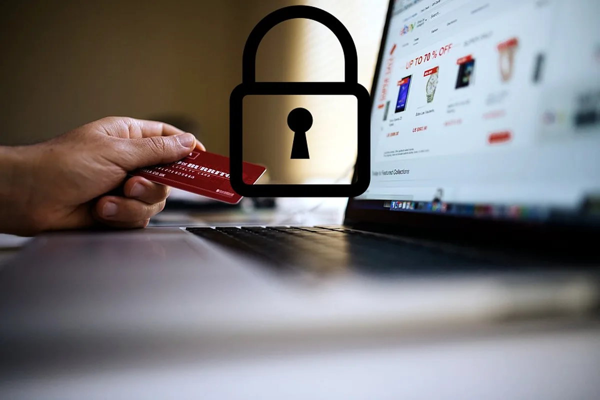 Portefeuille électronique et smartphone affichant options de paiement